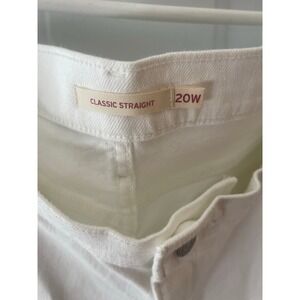 Levi's 20W Classic Straight‎ white jeans